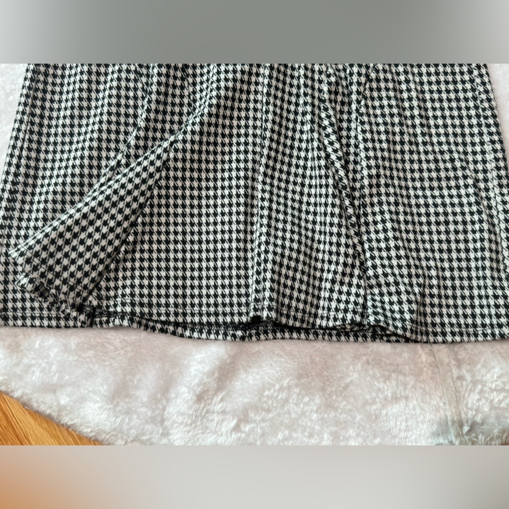 Merona Sz Small Black & White Cap Sleeve Dress. Back zipper. Flared back skirt - Picture 8 of 8